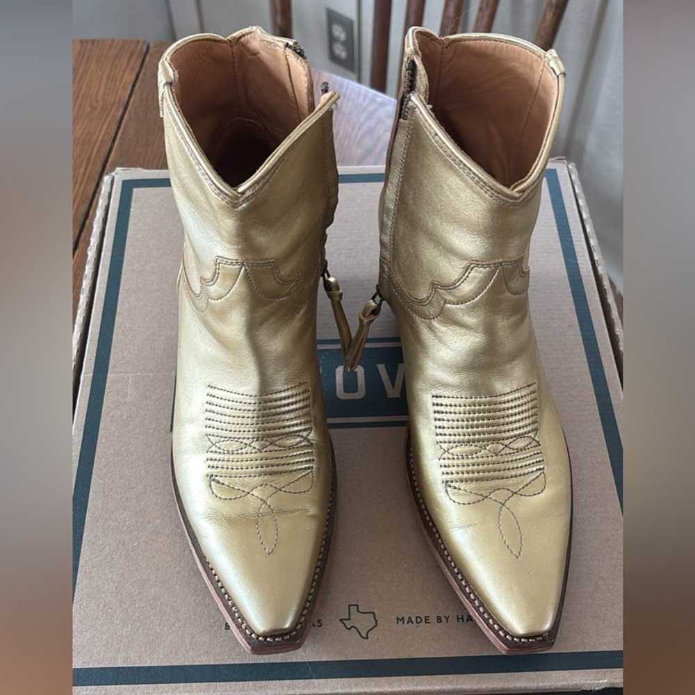Women’s gold Tecovas